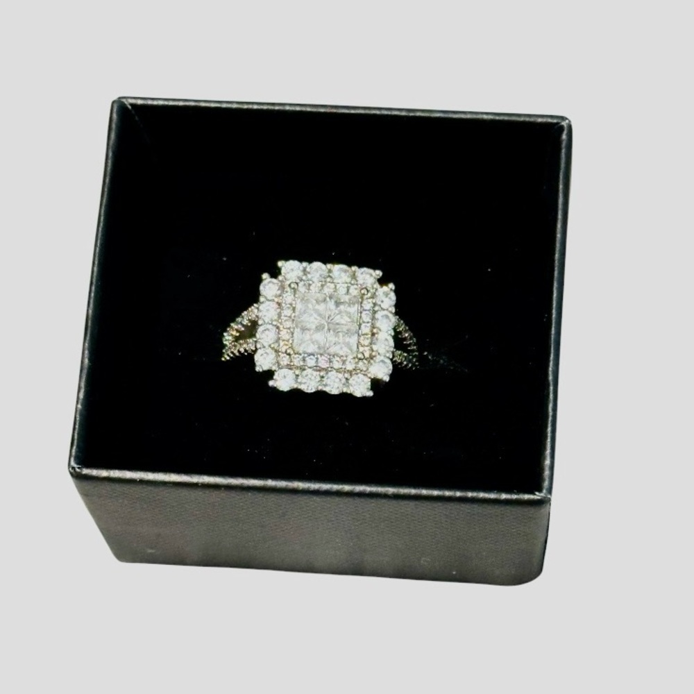 Absolutely Beautiful Cz Ring - image 1